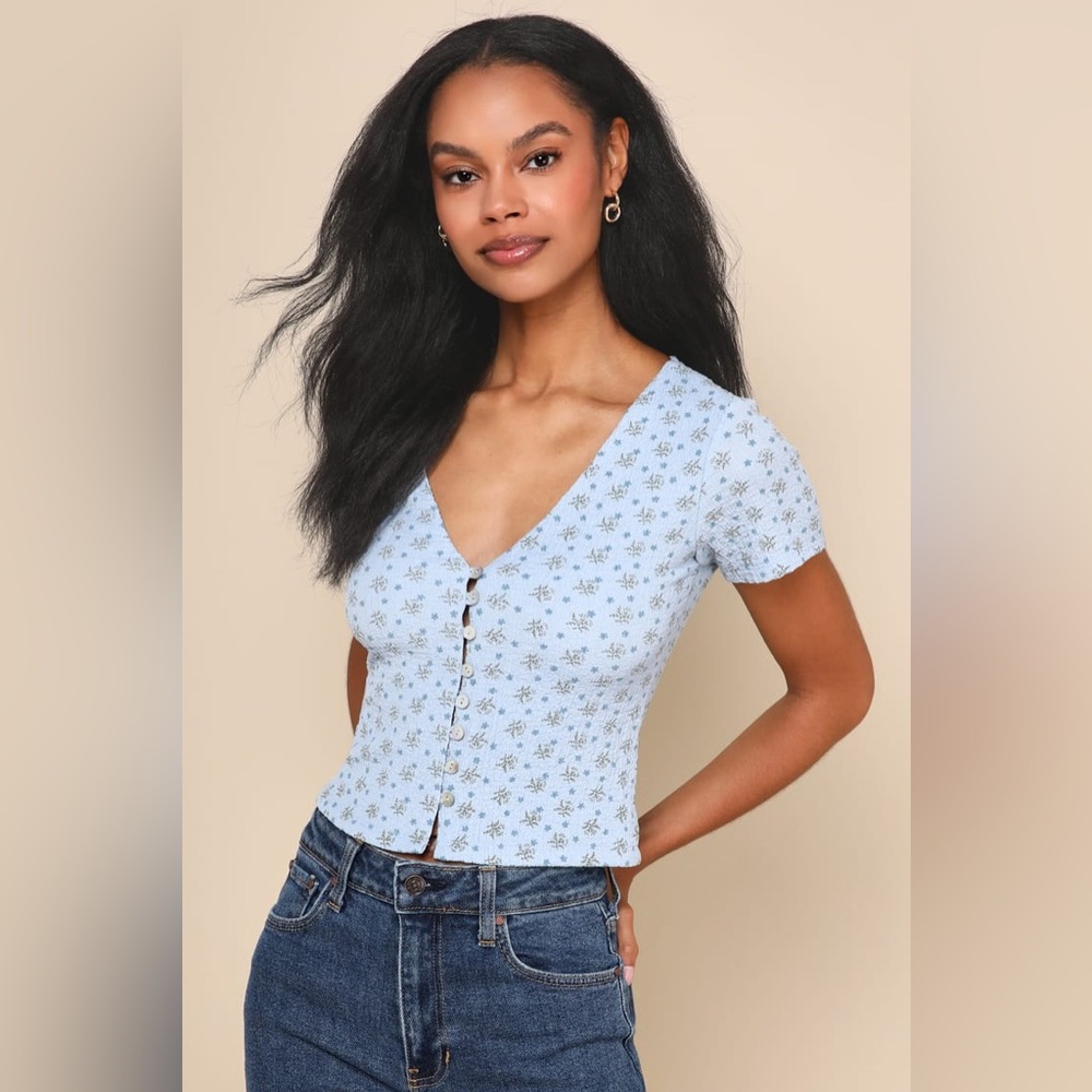 NWT- Lulu’s My Everyday Best Blue Short Sleeve Floral Print Button-Up Top, Small